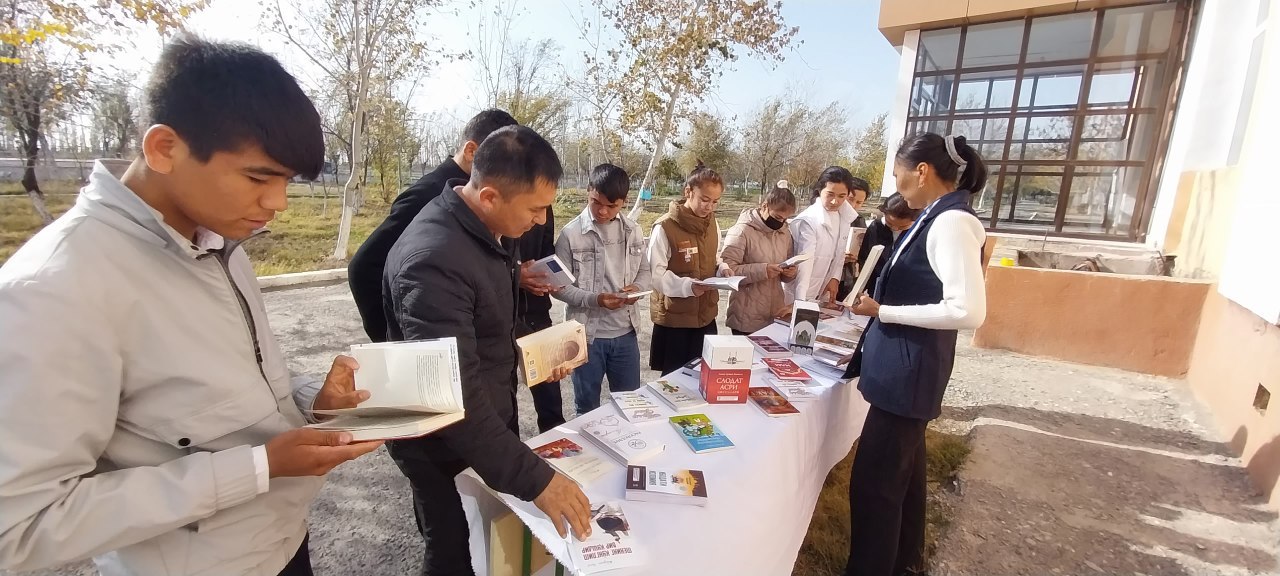 "O'zbekiston bag'ri keng diyor" nomli ochiq osmon ostida kitoblar ko'rgazmasi tashkil qilindi.